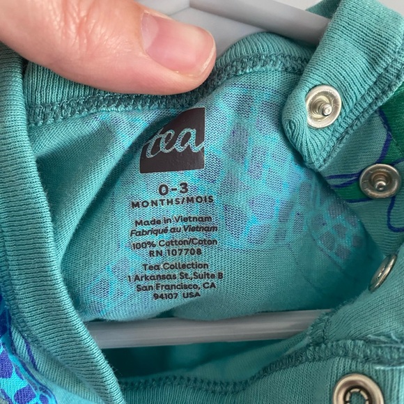 Two Tea Collection rompers in size 0-3 months - Picture 7 of 7